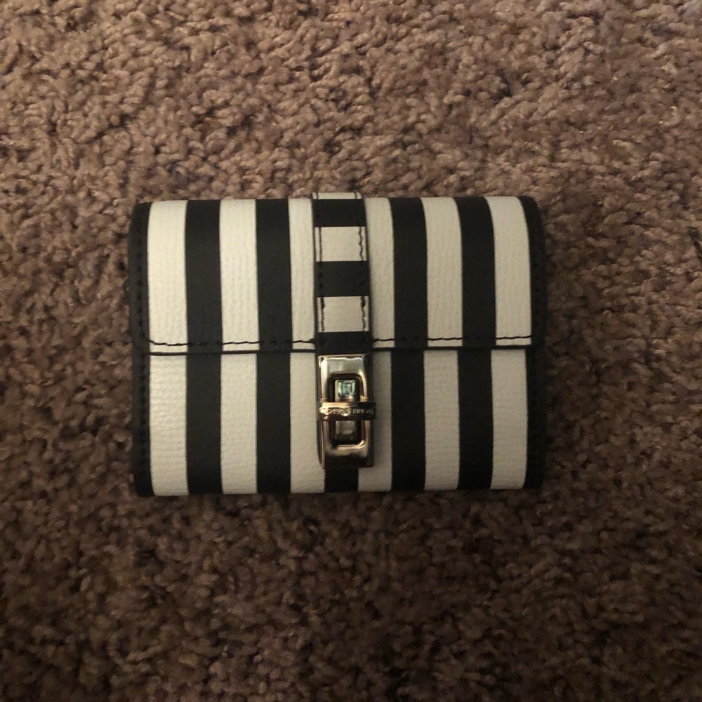 Henri Bendel wallet